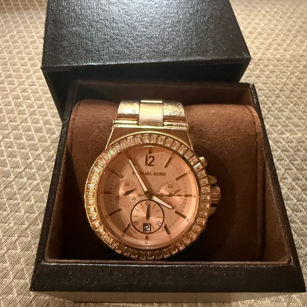 Michael Kors Women’s Rose Gold Watch with Rose Gold Diamonds - Picture 6 of 7